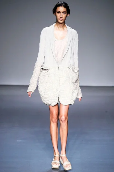 Look 10